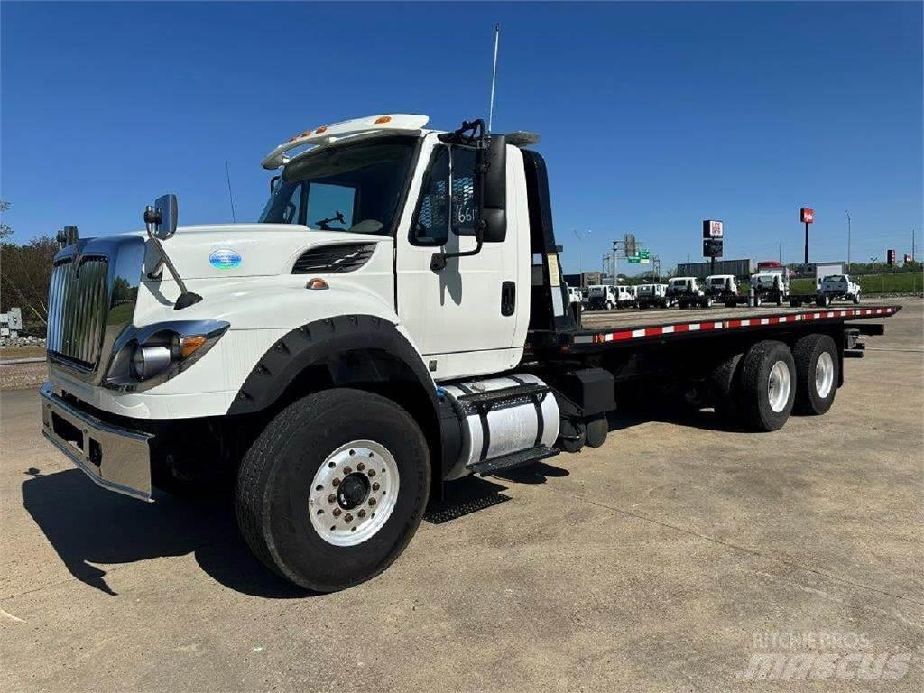 International 7600 Sleepwagens