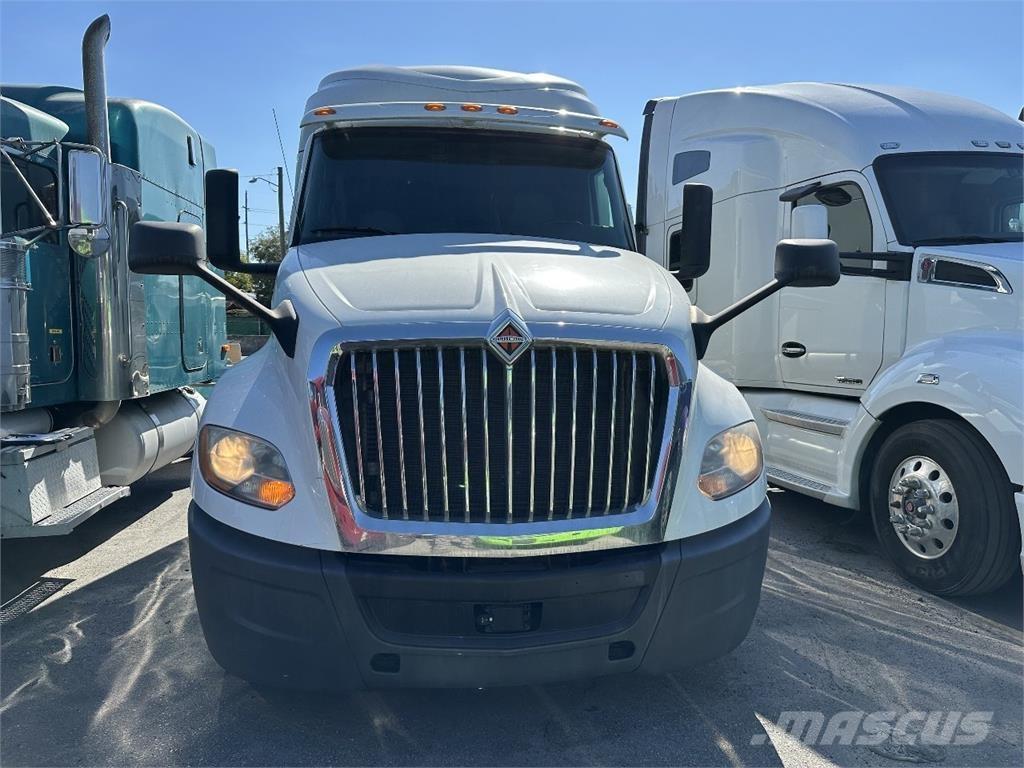 International LT625 Trekkers