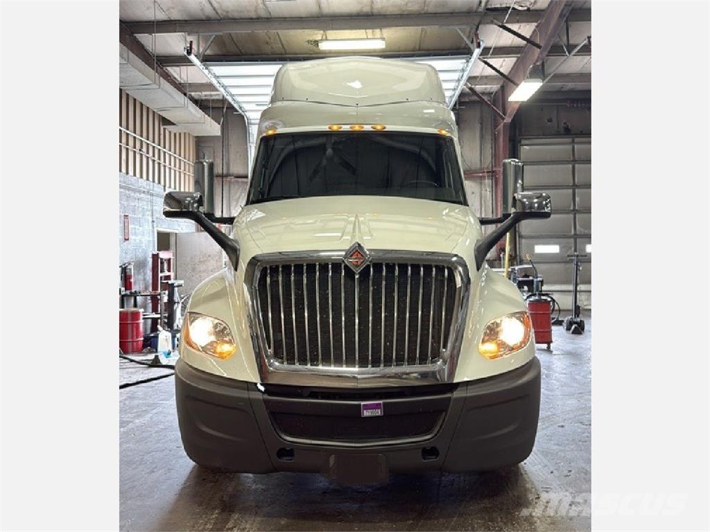 International LT625 Trekkers