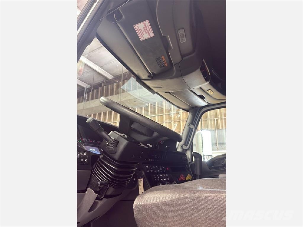 International LT625 Trekkers