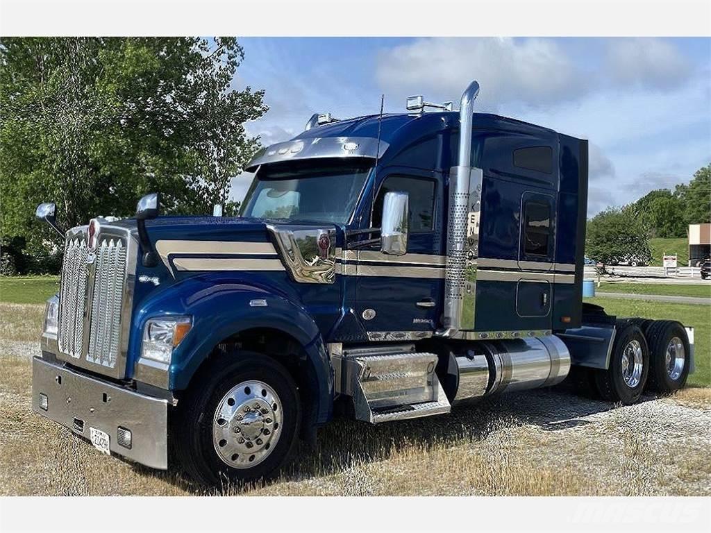 Kenworth W990 Trekkers