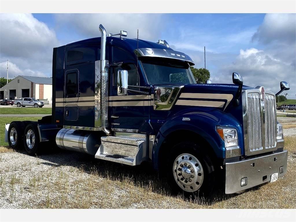 Kenworth W990 Trekkers