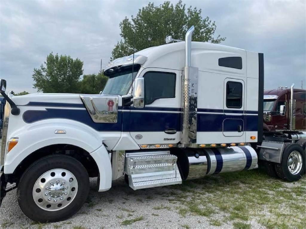 Kenworth W990 Trekkers