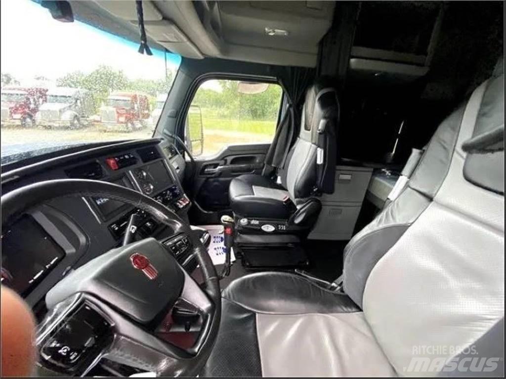Kenworth W990 Trekkers