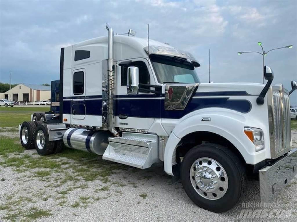 Kenworth W990 Trekkers