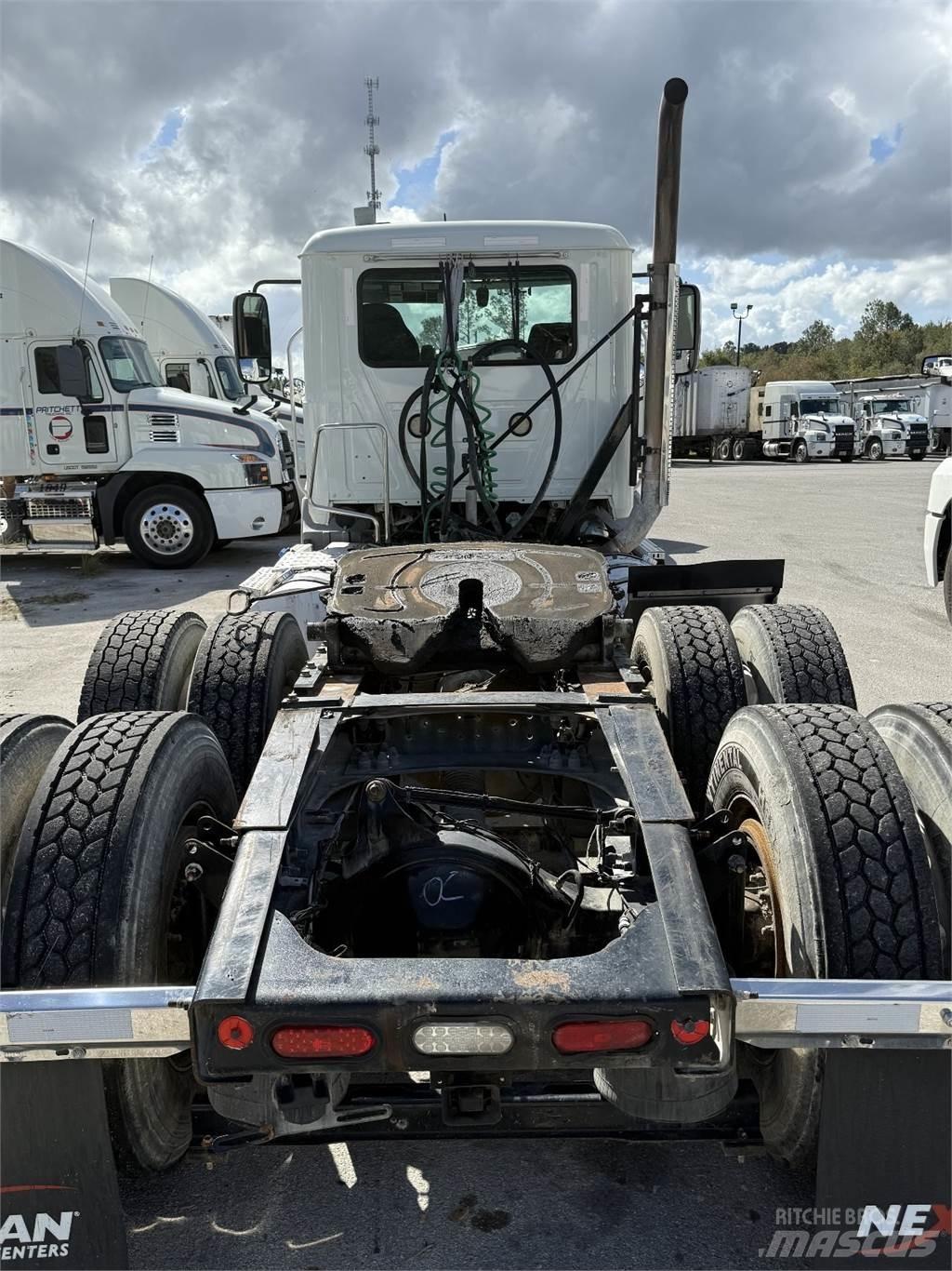 Mack AN64T Trekkers
