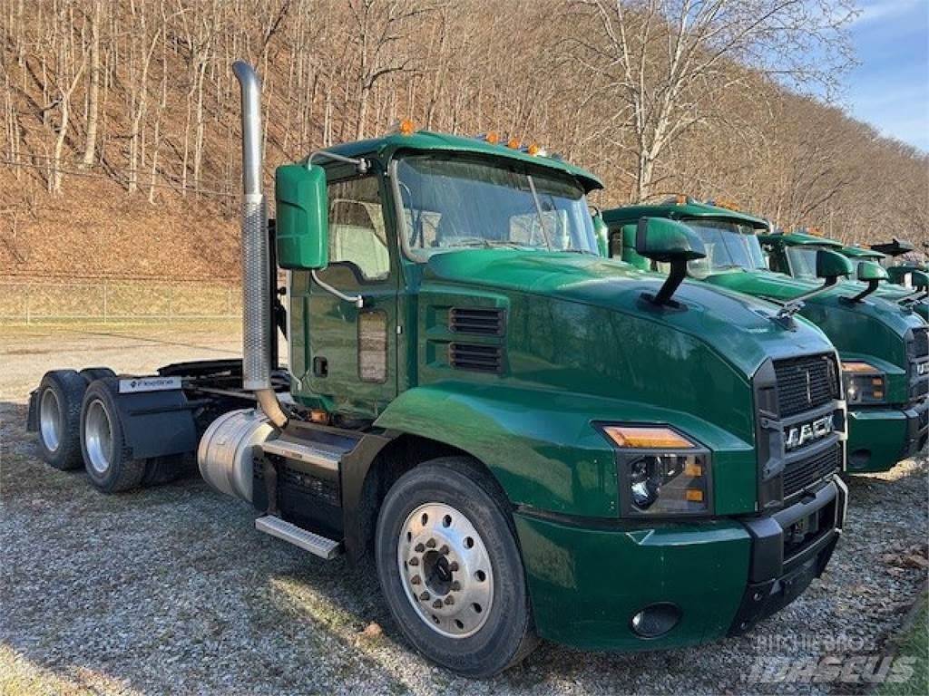 Mack AN64T Trekkers