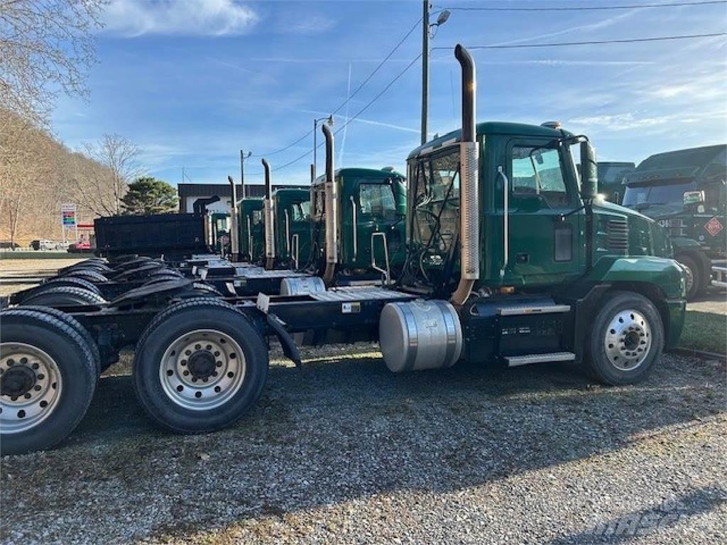 Mack AN64T Trekkers