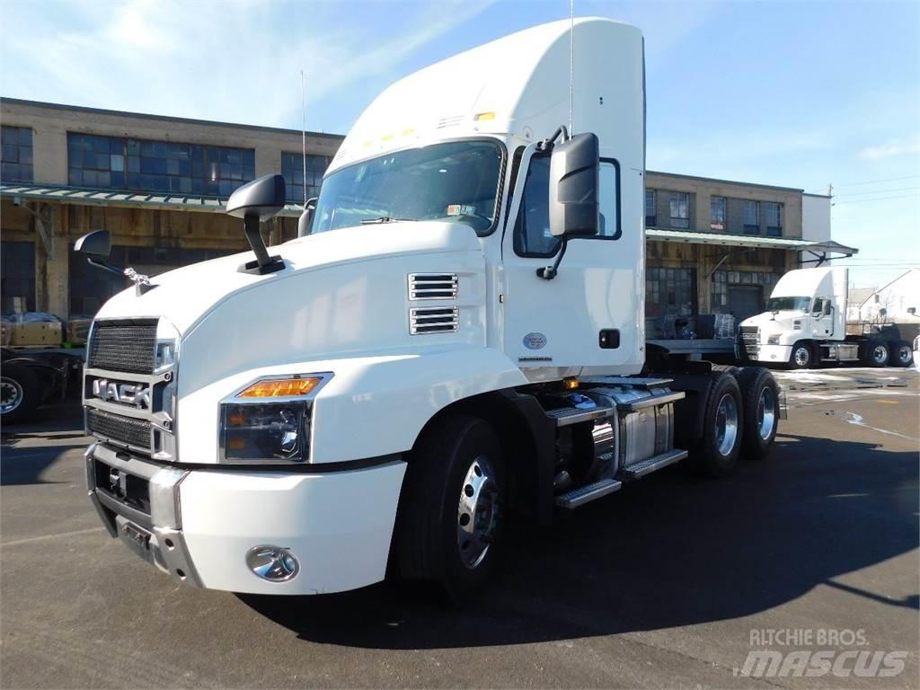Mack AN64T Trekkers