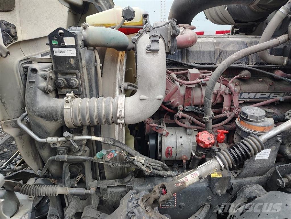 Mack Anthem 64T Trekkers