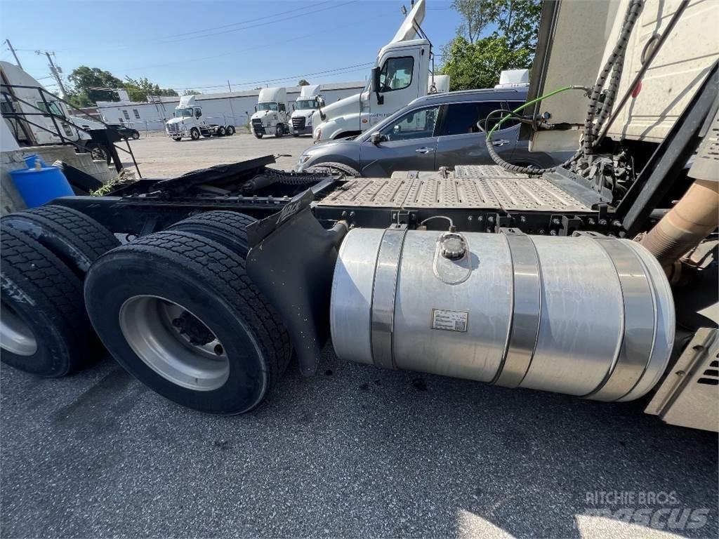 Mack Anthem AN64T Trekkers