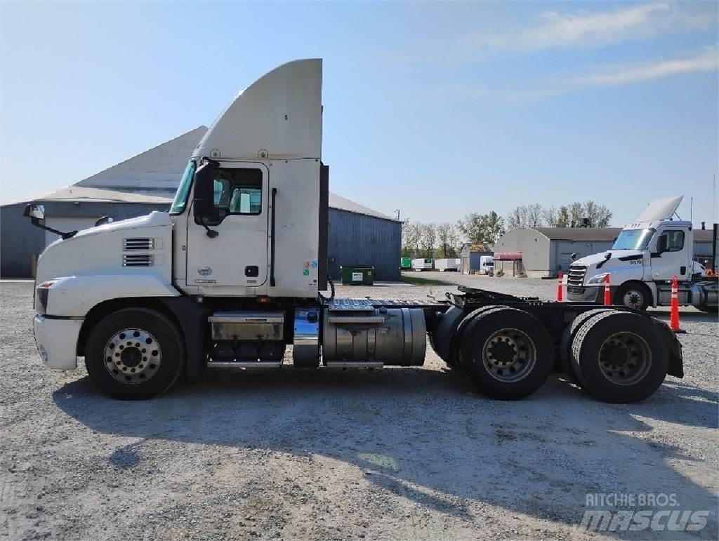 Mack Anthem AN64T Trekkers