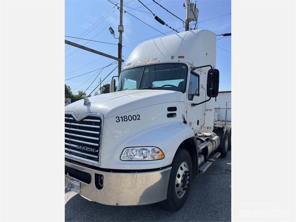 Mack CXU613 Trekkers