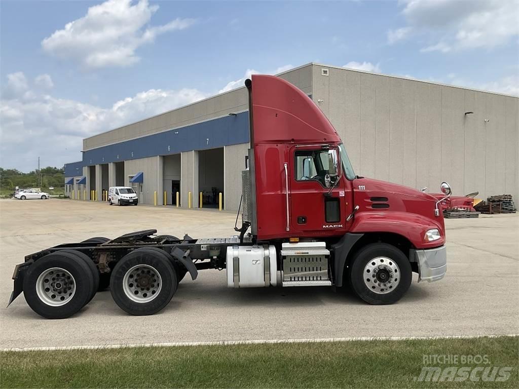 Mack CXU613 Anders
