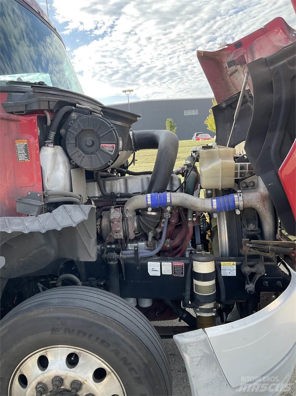 Mack CXU613 Trekkers