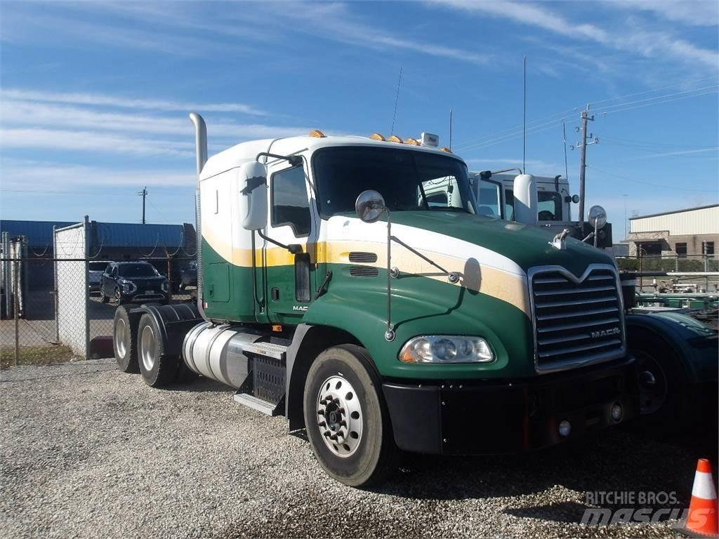 Mack CXU613 Trekkers