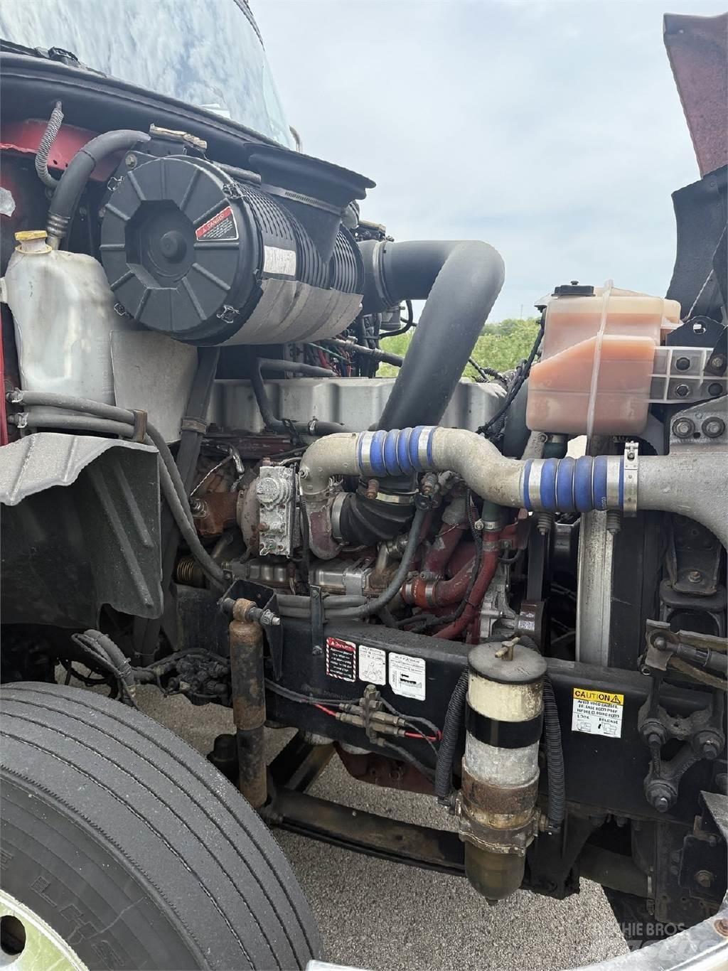 Mack CXU613 Trekkers