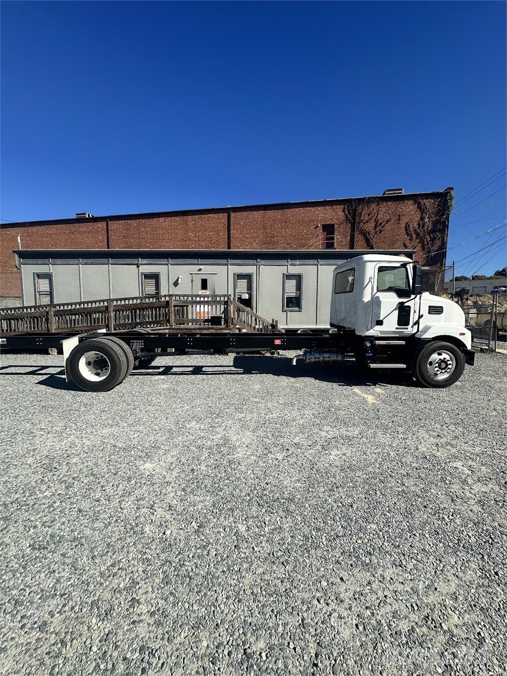 Mack MD6 Chassis met cabine