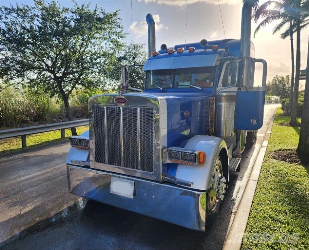 Peterbilt 379EXHD Trekkers