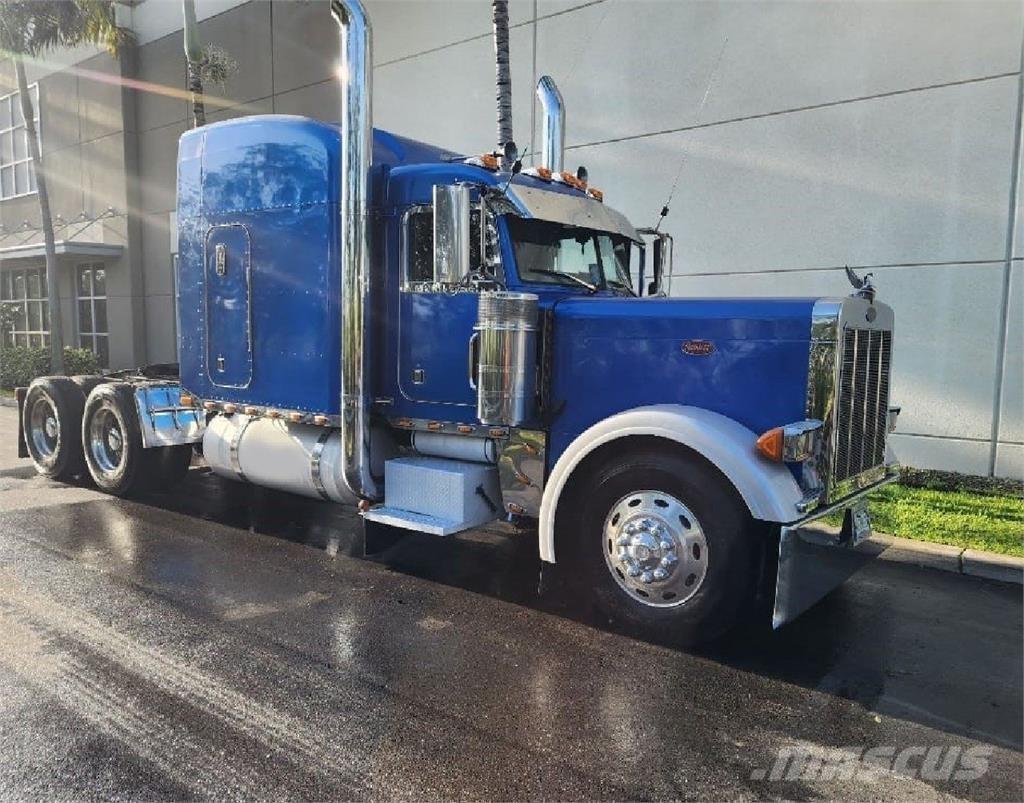 Peterbilt 379EXHD Trekkers