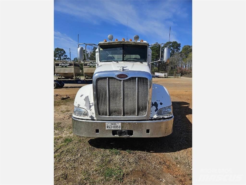 Peterbilt 384 Trekkers