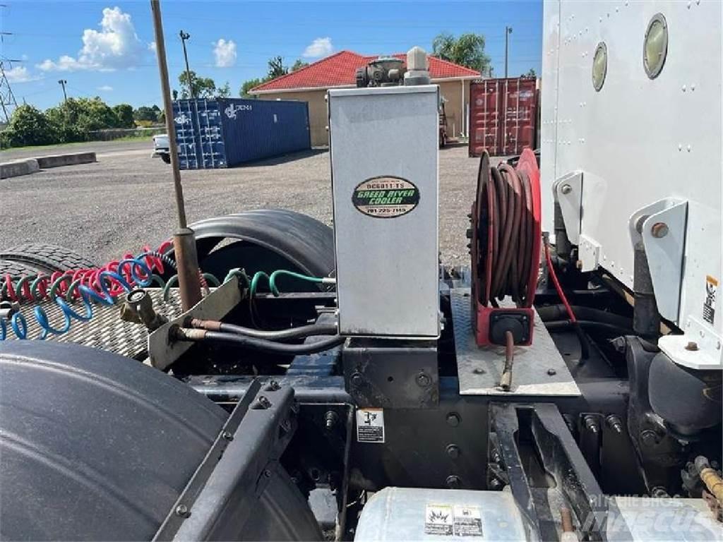Peterbilt 389 Trekkers