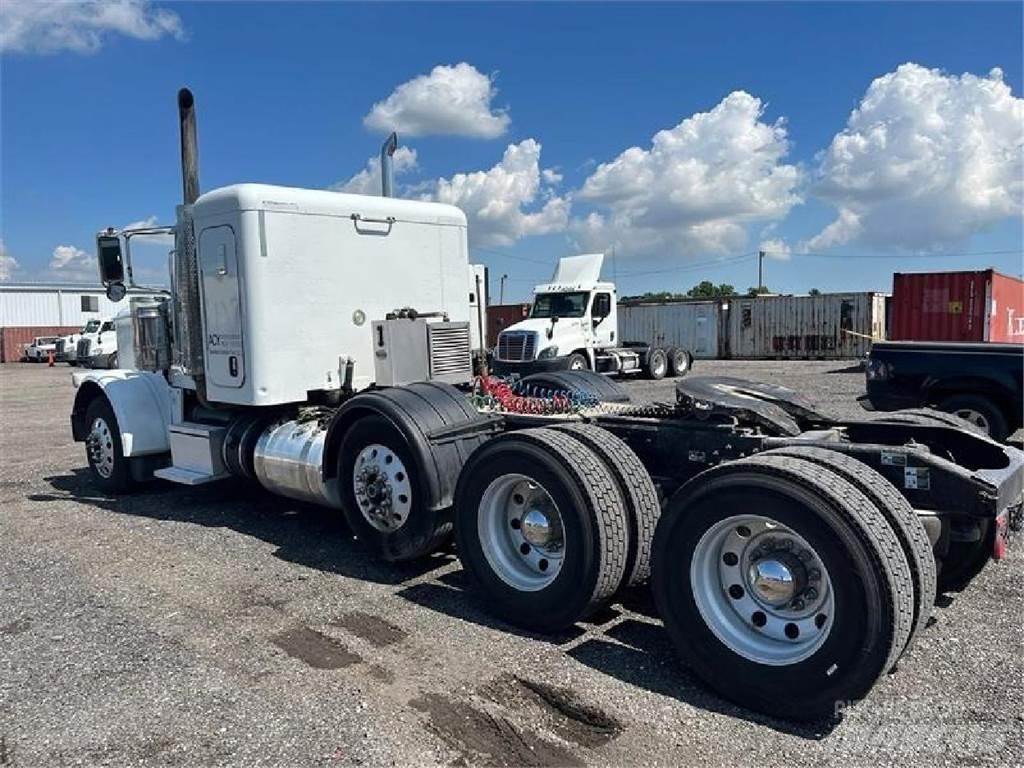 Peterbilt 389 Trekkers
