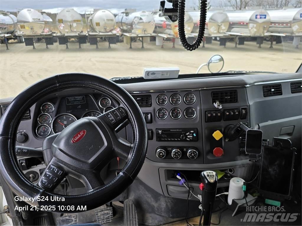 Peterbilt 567 Trekkers