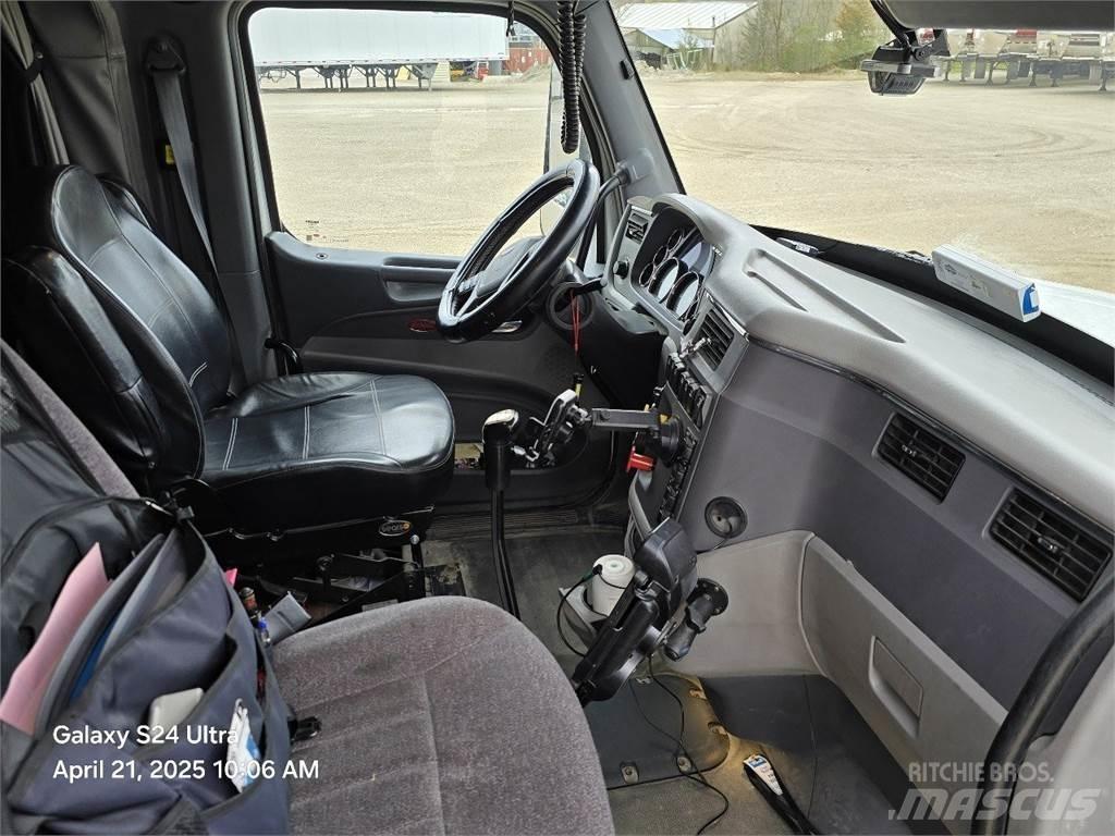 Peterbilt 567 Trekkers