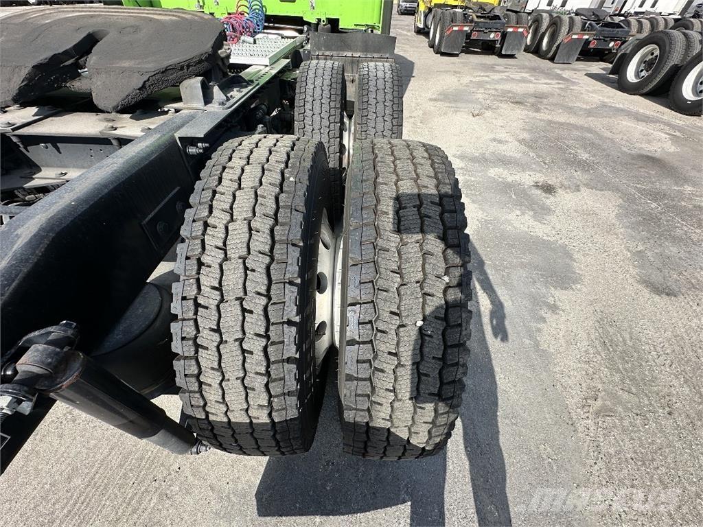 Peterbilt 579 Trekkers