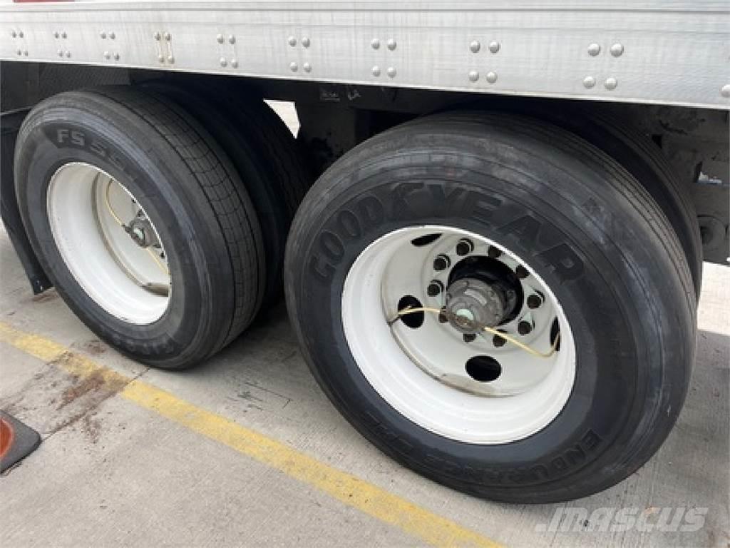 Utility VS2DX 36' Gesloten opbouw trailers