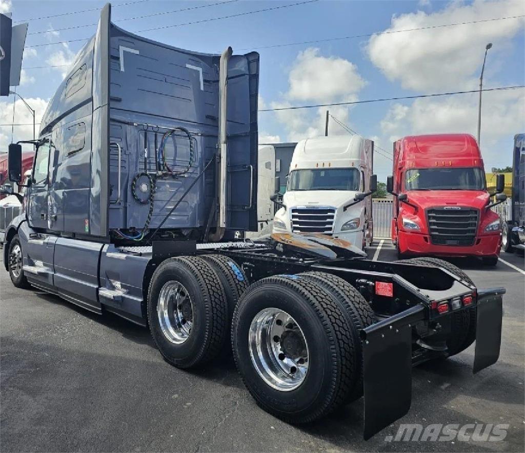 Volvo VNL64T760 Trekkers