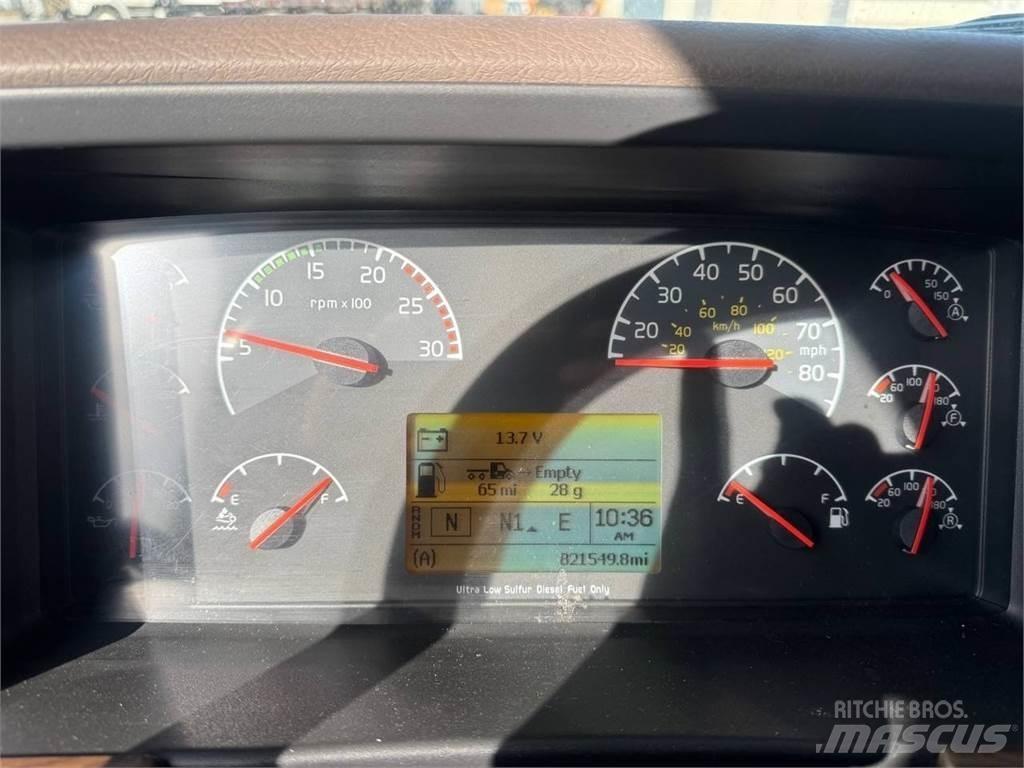 Volvo VNL670 Trekkers