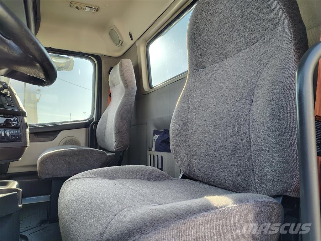 Volvo VNM64T200 Trekkers