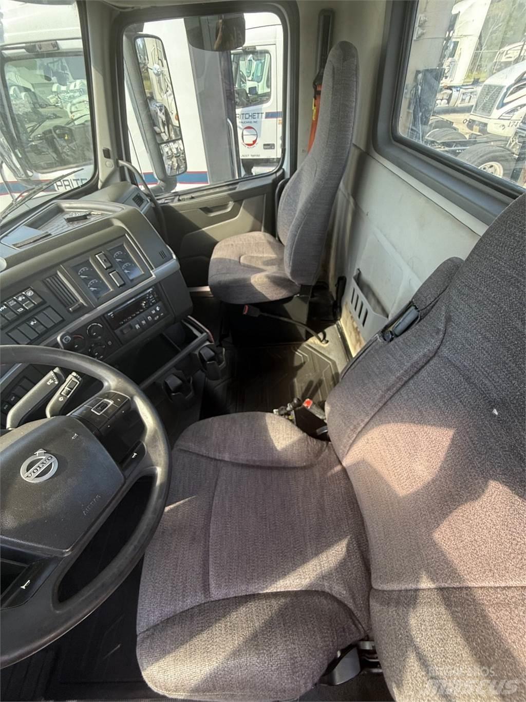 Volvo VNR64T300 Trekkers