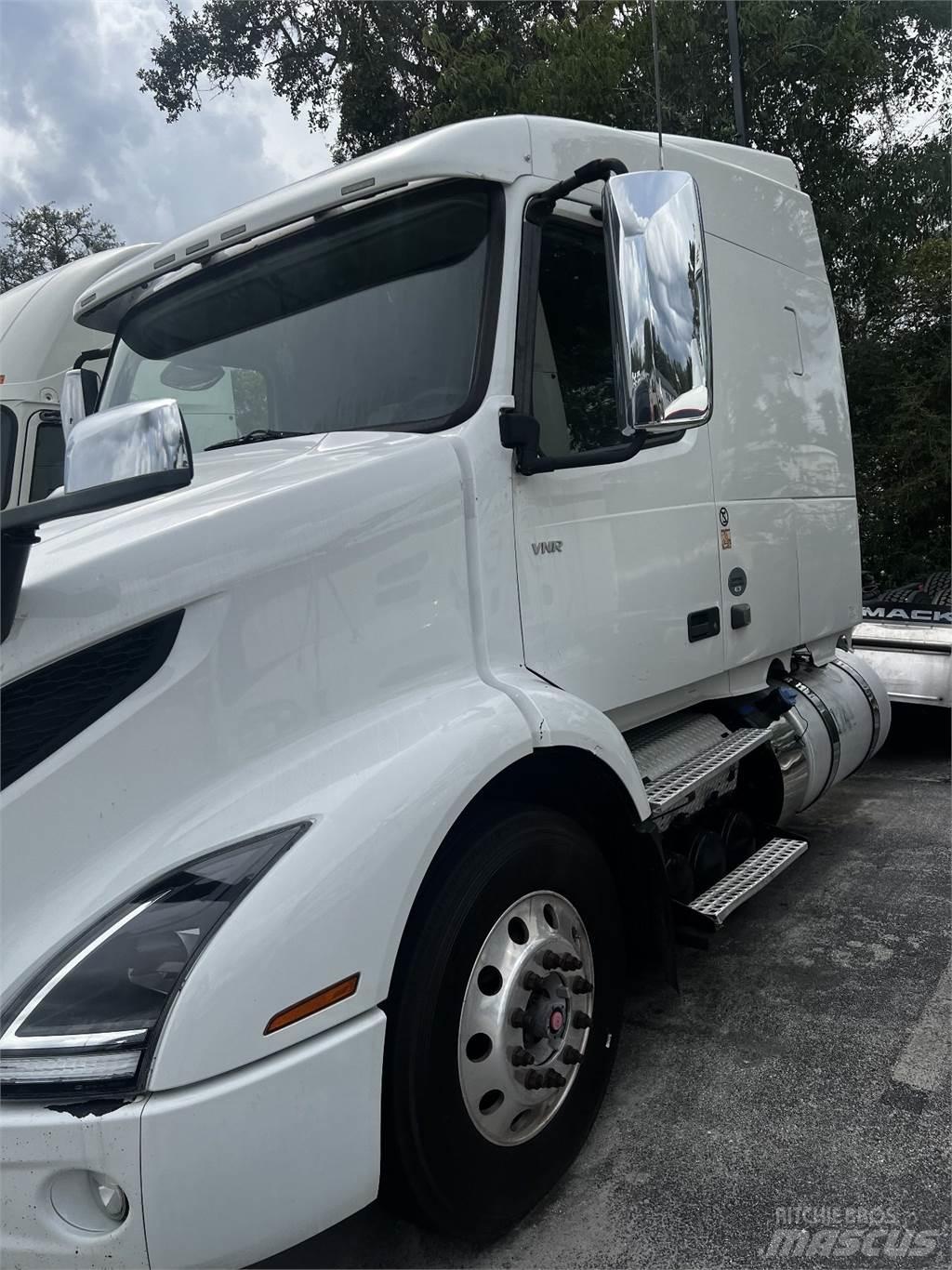 Volvo VNR64T640 Trekkers