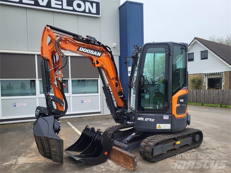Develon DX27z-7 Minigraafmachines < 7t
