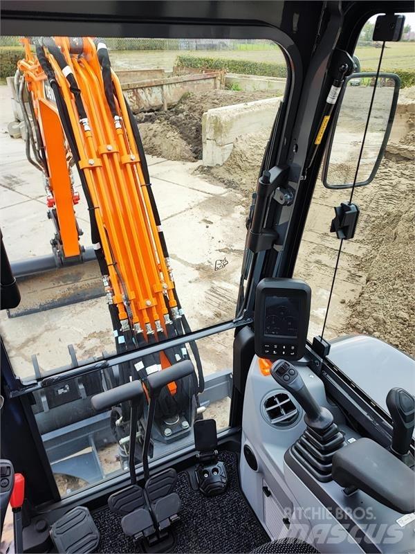 Develon DX27z-7 Minigraafmachines < 7t