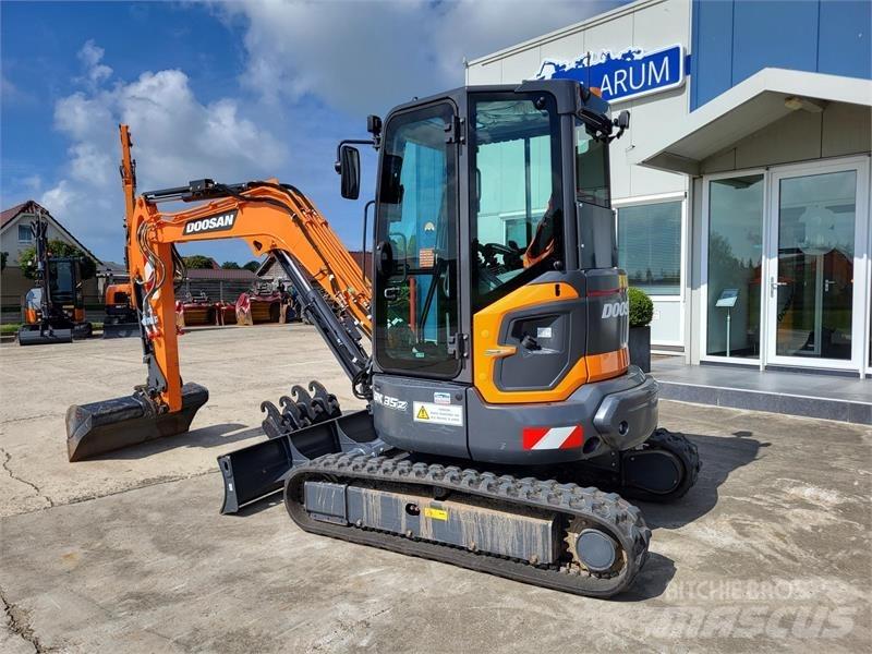 Develon DX35z-7 Minigraafmachines < 7t