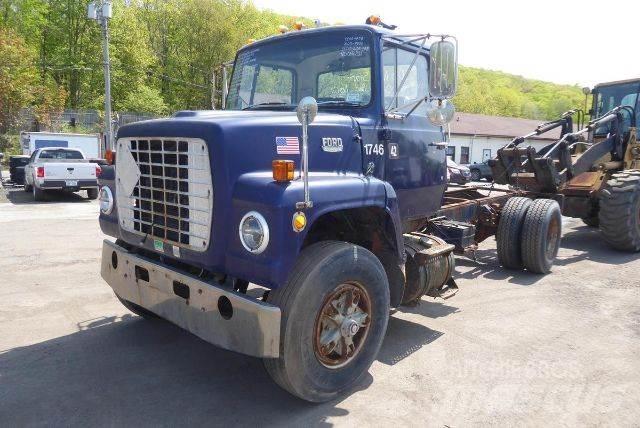 Ford 8000 Chassis met cabine