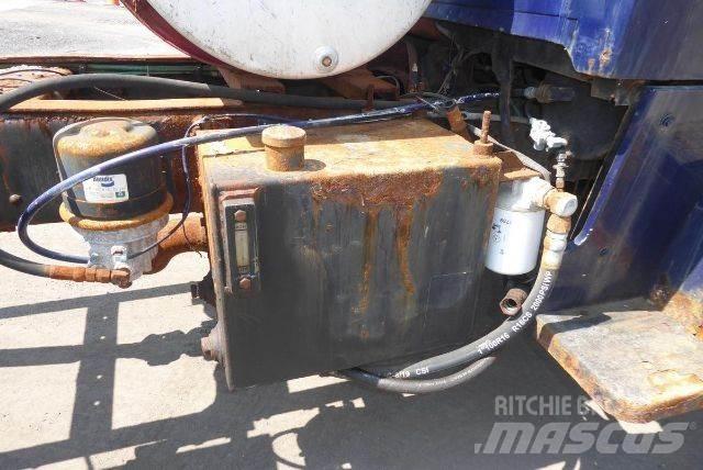 Ford 8000 Chassis met cabine