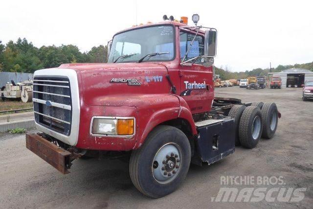 Ford L9000 Chassis met cabine