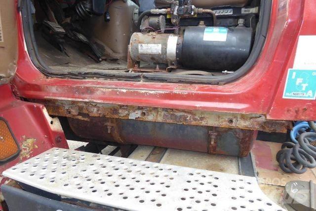 Ford L9000 Chassis met cabine
