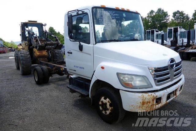Hino 145 Chassis met cabine