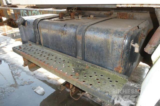 Hino 145 Chassis met cabine