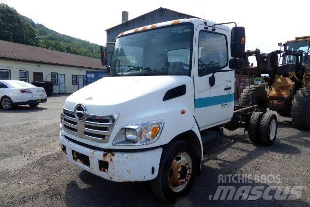 Hino NB165 Chassis met cabine