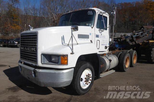 Mack CH613 Chassis met cabine
