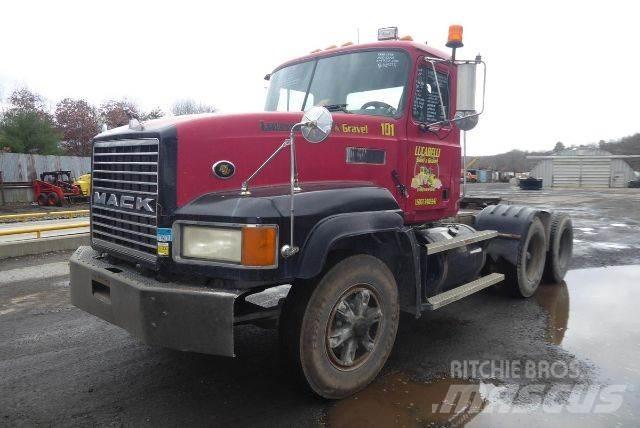 Mack CL713 Chassis met cabine