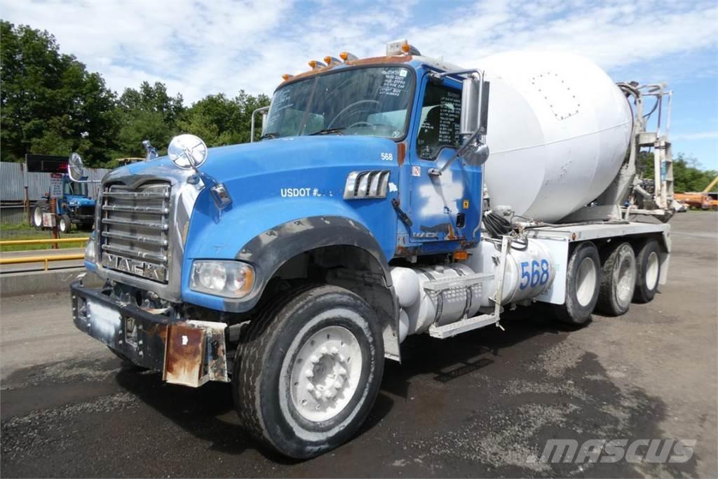 Mack CTP713 Betonmixers en pompen