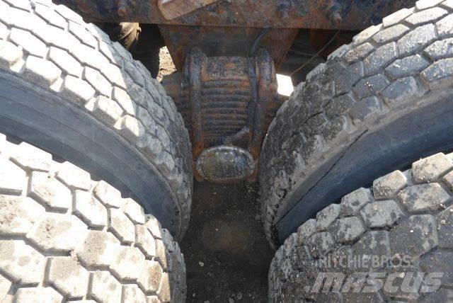 Mack CV713 Chassis met cabine